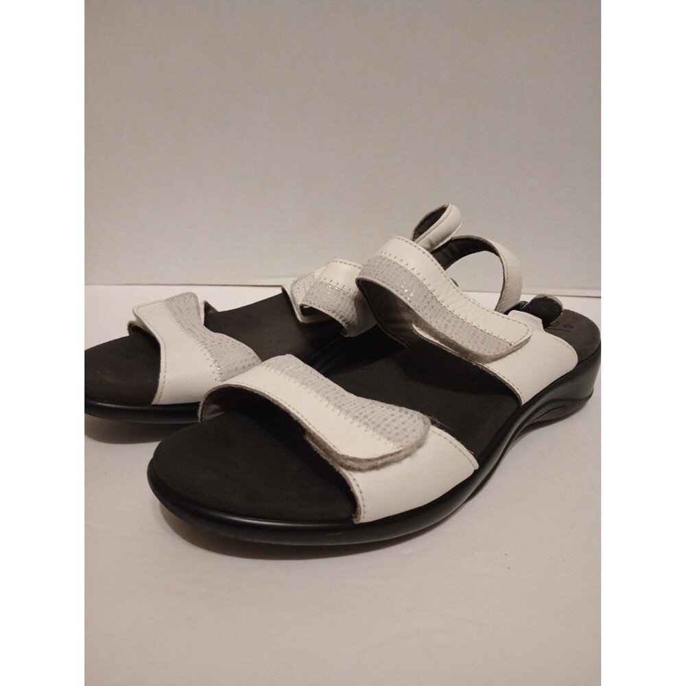 Women's SAS Nudu Heel Strap Sandals Size 9 White Silver